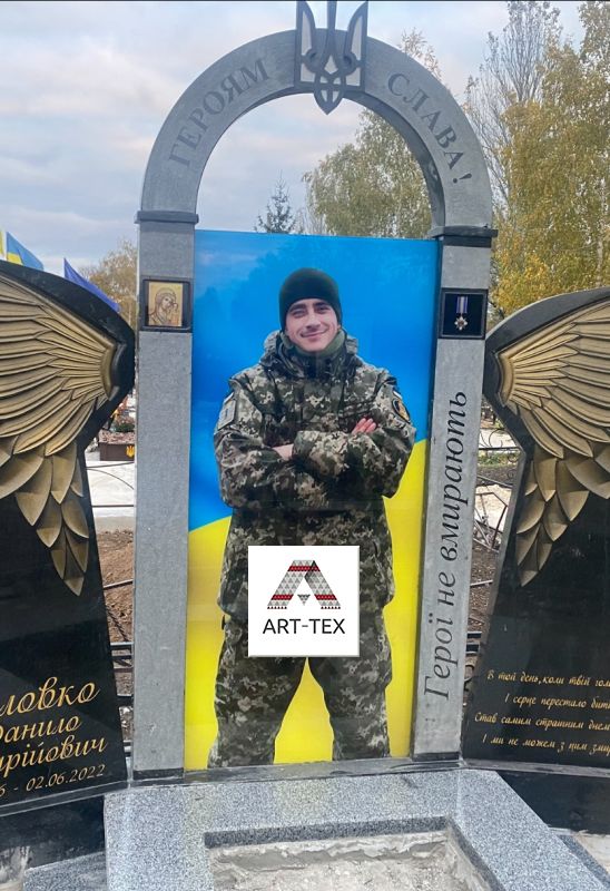 Мемориальний комплекс військовому ЗСУ, чорний граніт, мармур, фотоскло
