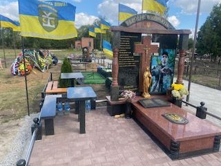 Мемориальний комплекс військовому ЗСУ, чорний граніт, мармур, фотоскло
