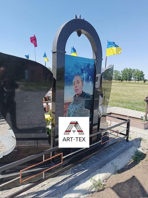 Мемориальний комплекс військовому ЗСУ, чорний граніт, мармур, фотоскло