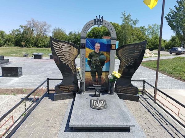 Мемориальний комплекс військовому ЗСУ, чорний граніт, мармур, фотоскло